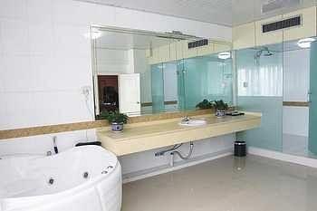 Urumqi Jingu Hotel Buitenkant foto
