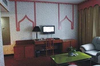 Urumqi Jingu Hotel Buitenkant foto