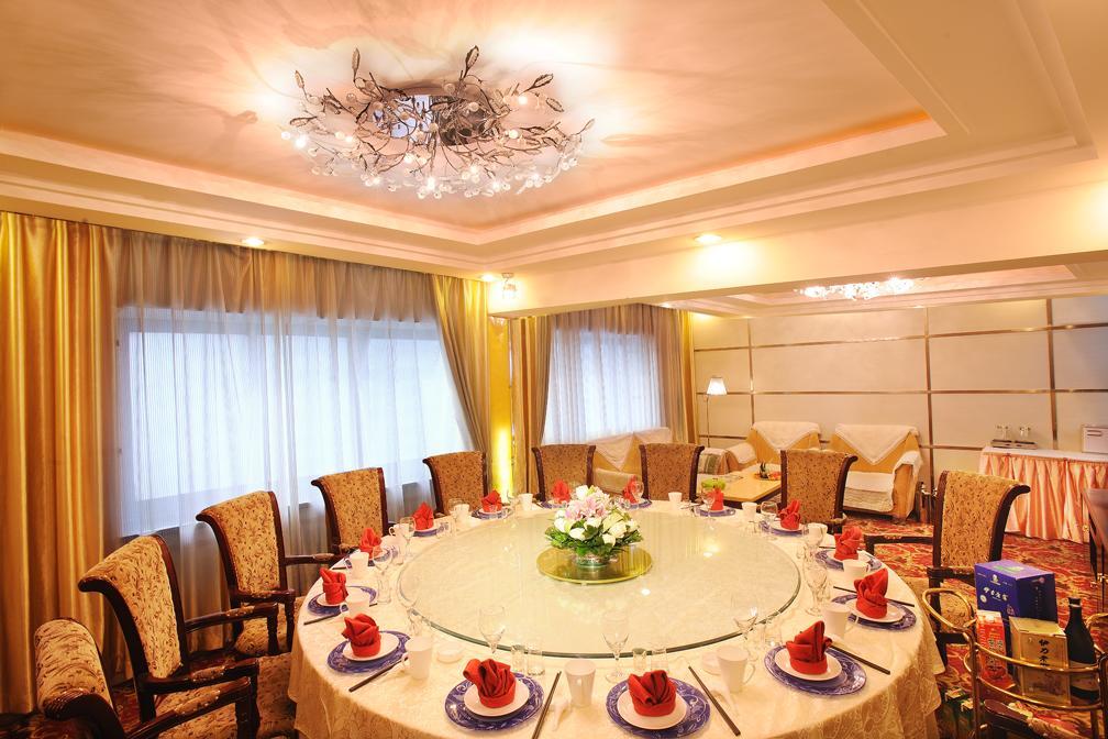 Urumqi Jingu Hotel Buitenkant foto