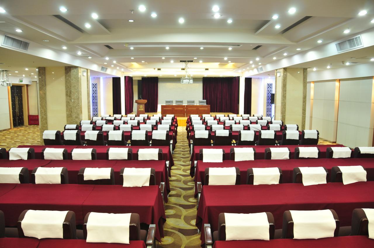 Urumqi Jingu Hotel Buitenkant foto