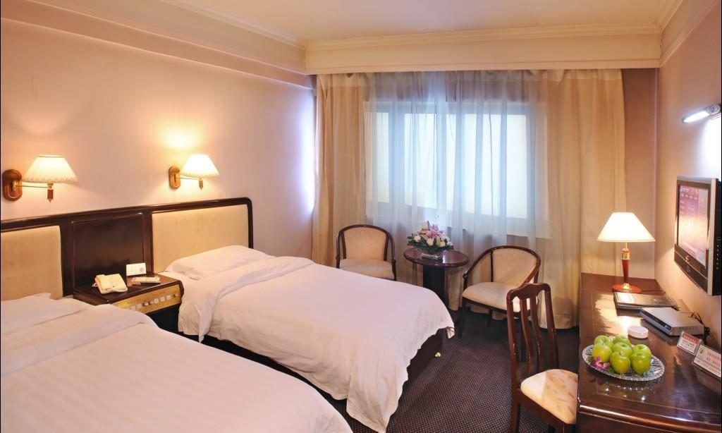 Urumqi Jingu Hotel Buitenkant foto