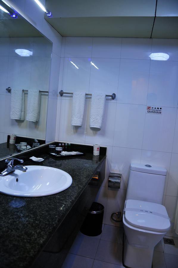 Urumqi Jingu Hotel Buitenkant foto