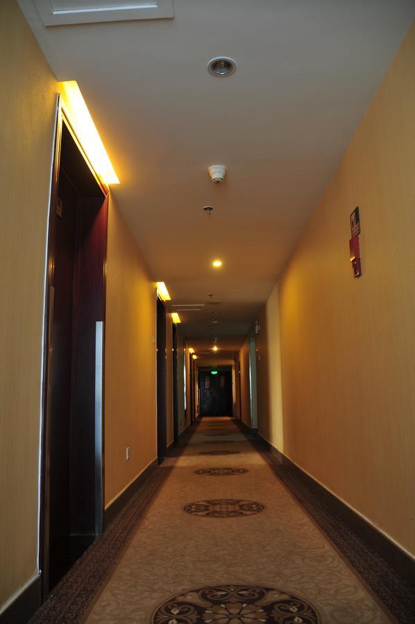 Urumqi Jingu Hotel Buitenkant foto